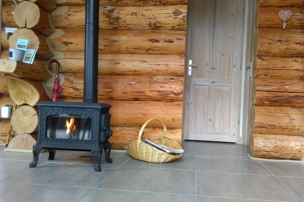 Pialous:Chalet En Rondins Avec Espace Detente La Chapelle-d'Aurec Exterior photo