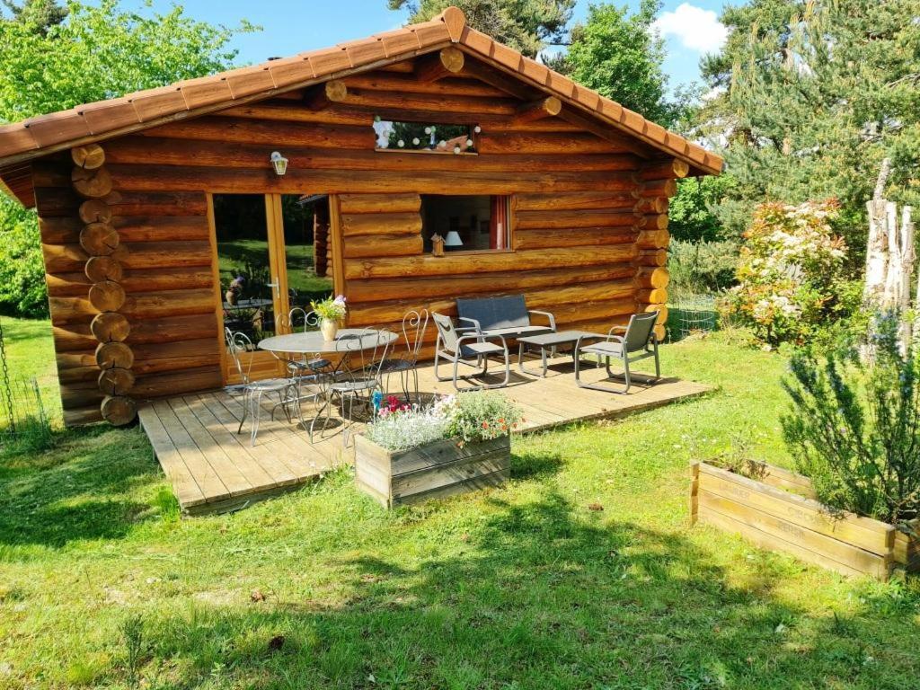 Pialous:Chalet En Rondins Avec Espace Detente La Chapelle-d'Aurec Exterior photo