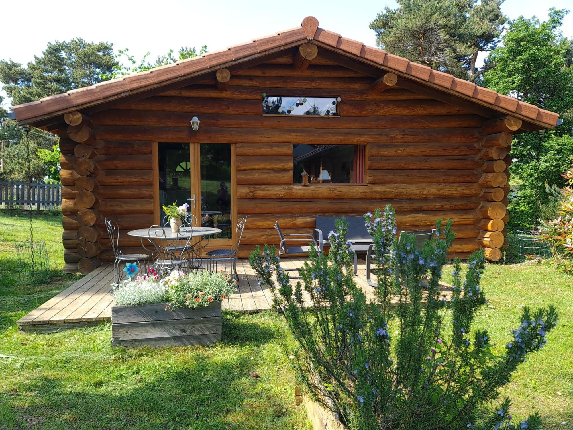 Pialous:Chalet En Rondins Avec Espace Detente La Chapelle-d'Aurec Exterior photo